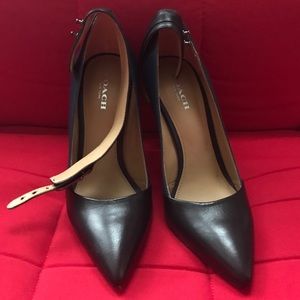 Coach pumps